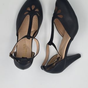 Chase + Chole Comfort black Shoe sz 8. New and ready to ship.
